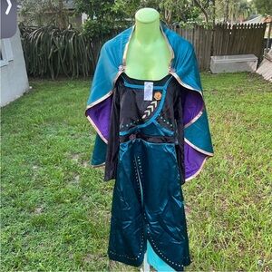 Disney Parks Deluxe Queen Anna Gown with Cape Size 7/8 NWT